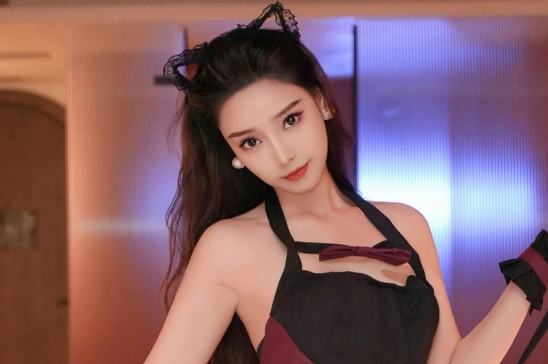 苏曼兮甜美尤物黑丝美腿蜜桃臀酥胸写真