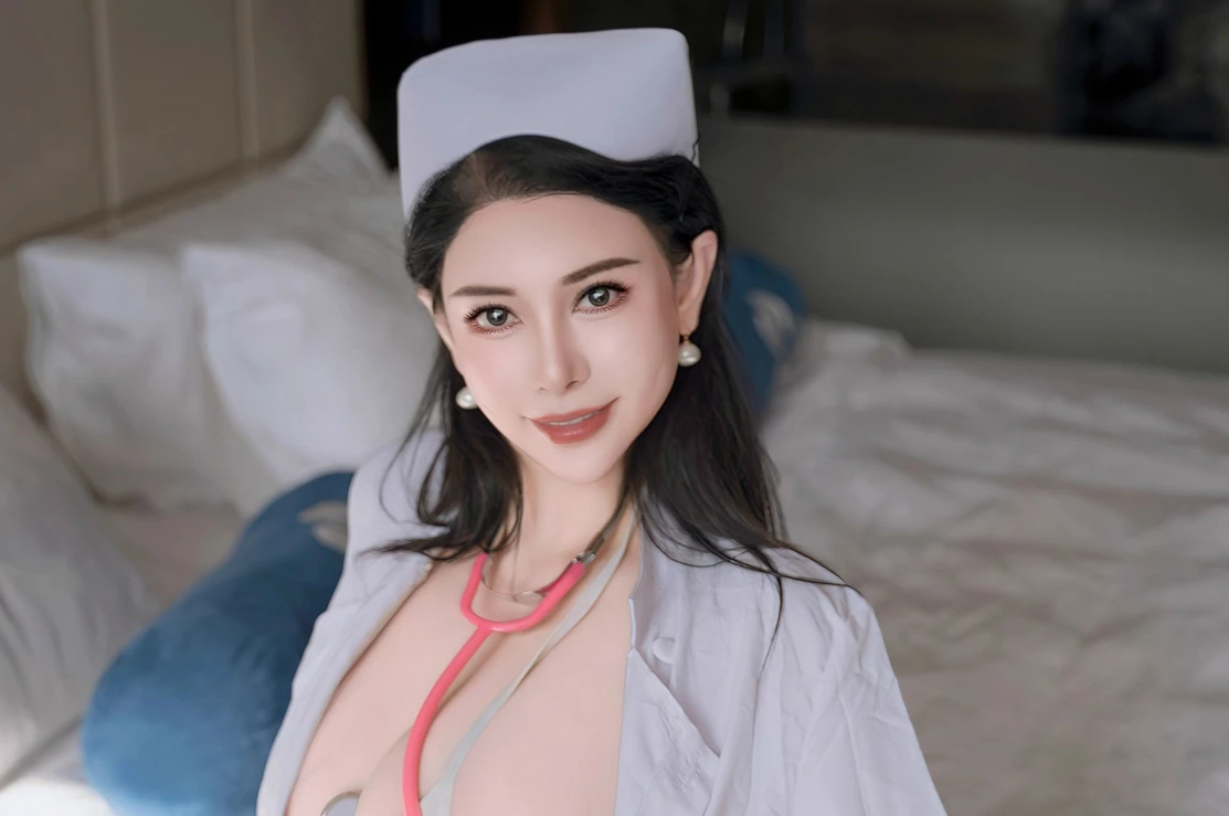悦悦姐性感御姐，冷白皮丰满蜜桃臀修长腿