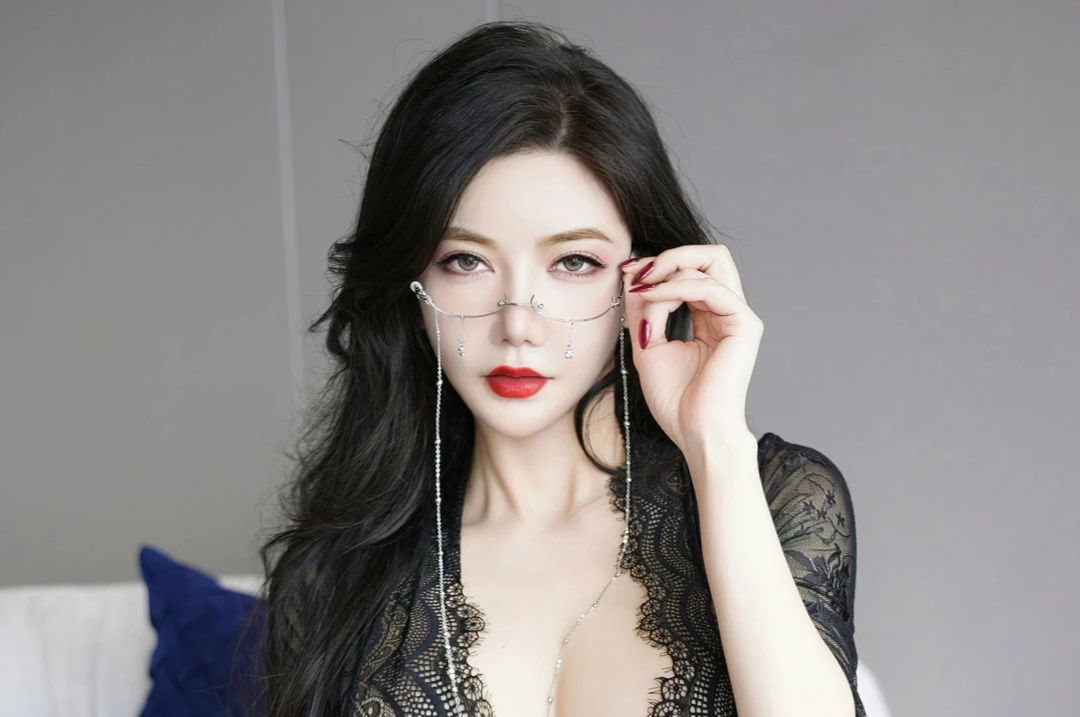 心妍小公主性感熟女丰满美腿翘臀惹火诱惑