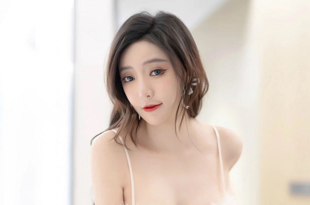 王馨瑶绝美写真：玲珑曲线，百变风情，视觉盛宴