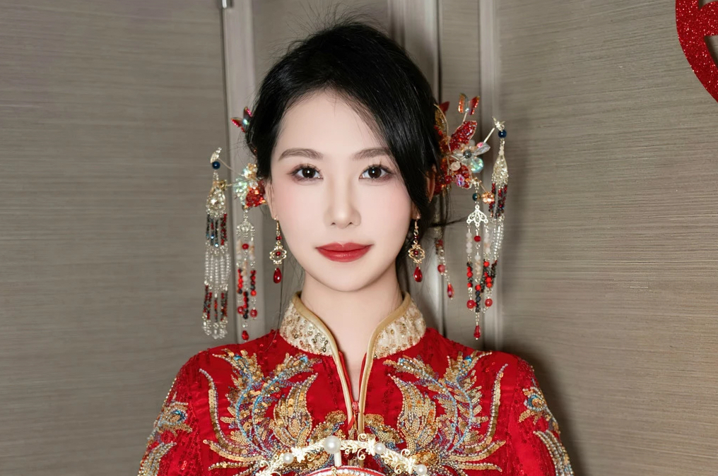 陈若依(利世)纯欲写真：甜美性感并存，魅力无限